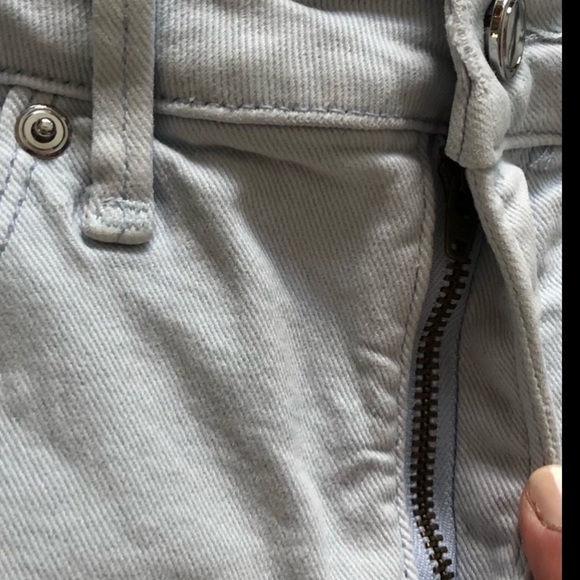 GOOD AMERICAN CUT OFF SHORTS IN BABY BLUE SIZE 0/25 Trendy Stylish CONTEMPORARY - Picture 3 of 9